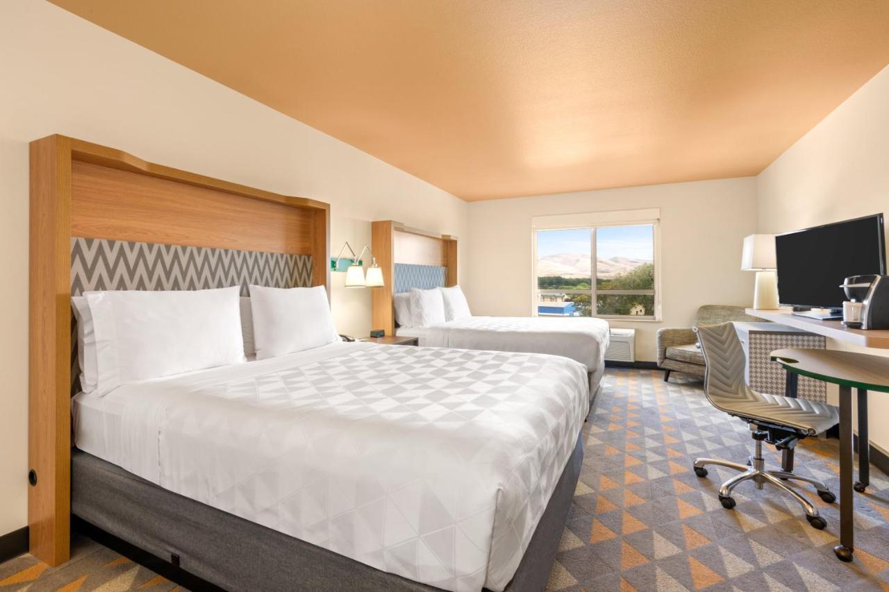 Holiday Inn Yakima By Ihg מראה חיצוני תמונה